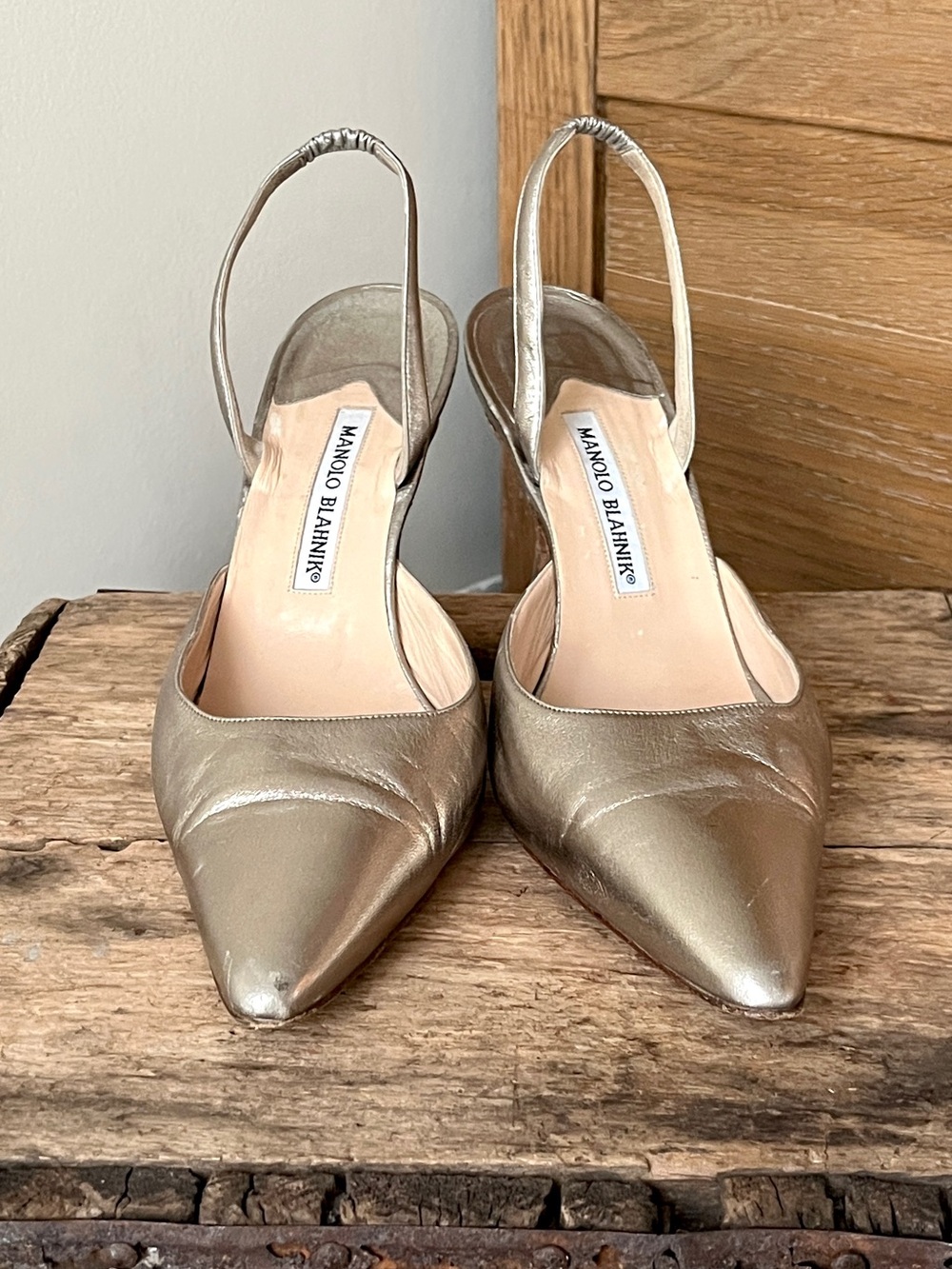 🔴SOLD🔴 Vintage Manolo Blahnik Gold Metallic Leather Carolyne Slingback Heels - Picture 4 of 13